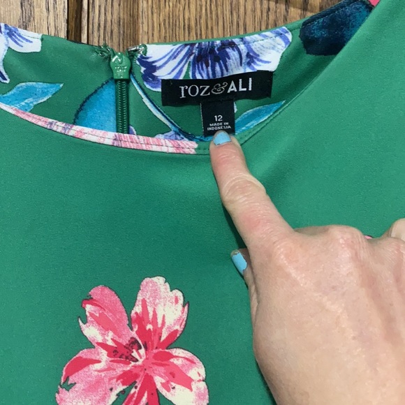 Roz & Ali Pencil Dress - Picture 2 of 3